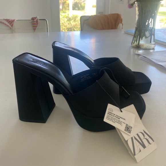 Black Zara platform heels - Picture 2 of 4
